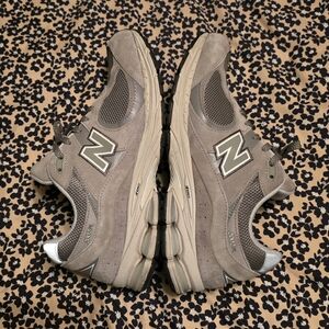 New Balance 2002R